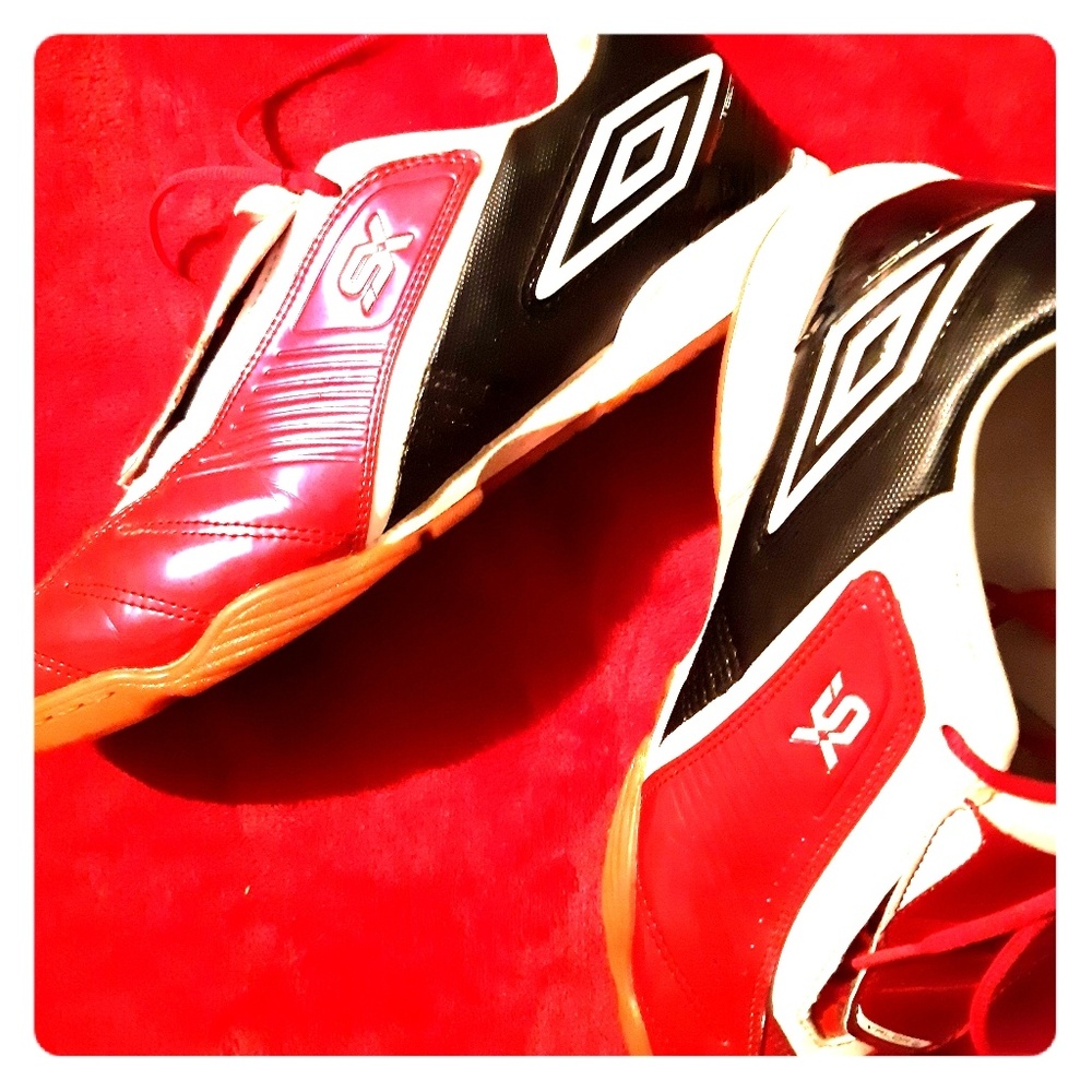 SIZE 10 US Umbro SX Indoor Soccer Shoes !!